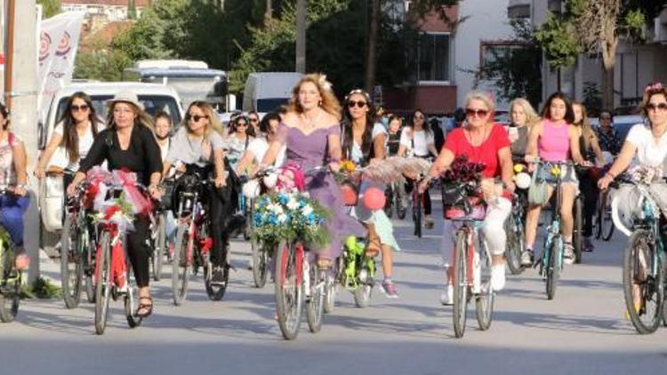 Burdurda Süslü Kadınlar Bisiklet Turu