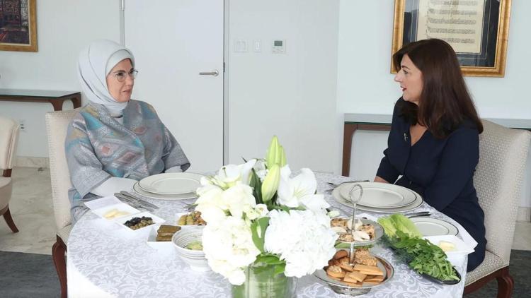 Emine Erdoğan, Hırvatistan First Ladysi ile bir araya geldi