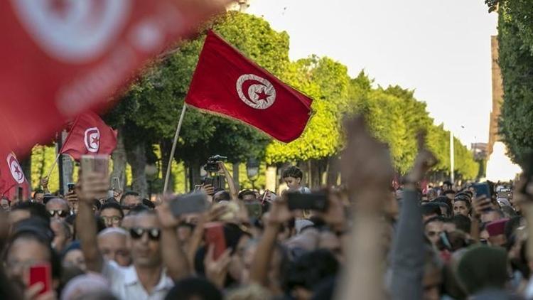 Tunusta 5 siyasi parti Saidin kararlarına karşı çıkıyor
