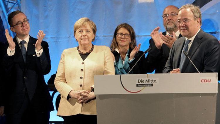 Merkel’e şok: Seçim bölgesinde yuhalandı