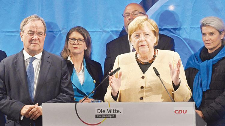 Merkel seçim bölgesinde yuhalandı