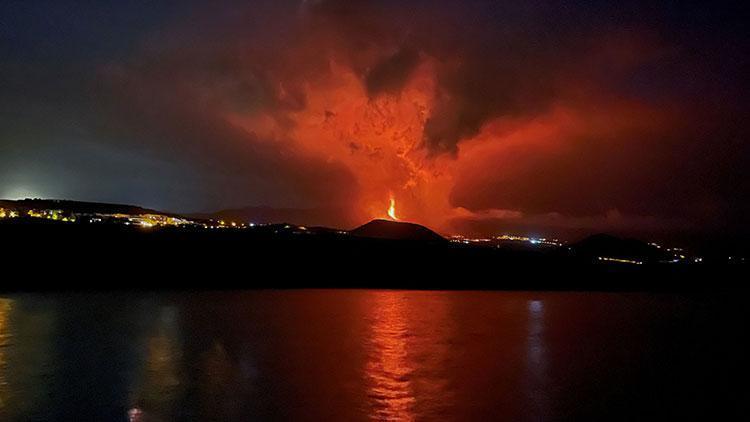 La Palmada lavların yıkımı sürüyor: Yanardağ nedeniyle yüzlerce ev yandı