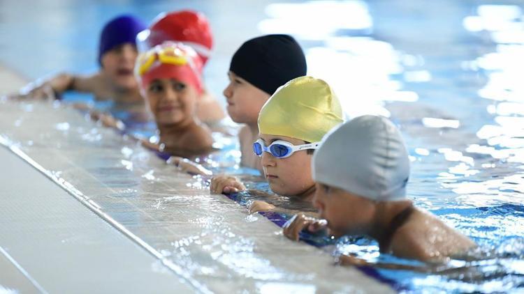 3 bin çocuk yüzme öğrendi
