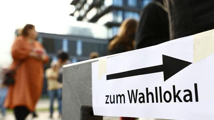 Almanya’da belediyeden, başörtülü olduğu gerekçesiyle oy kullandırılmayan kadına özür