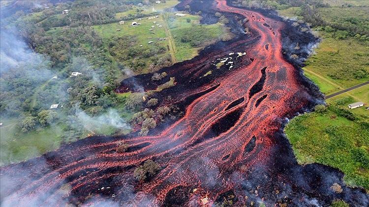 İspanyada felaket sürerken Hawaiideki Kilauea Yanardağı da faaliyete geçti