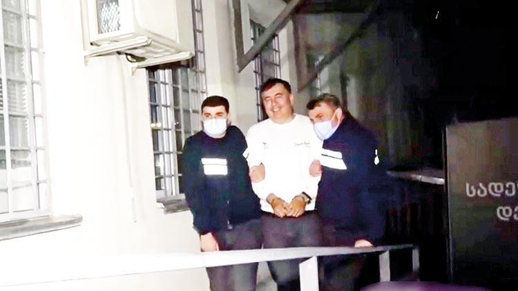 Saakaşvili şimdi de açlık grevine başladı