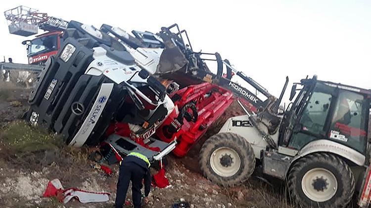 Kütahyada beton mikseri devrildi Sürücü hayatını kaybetti