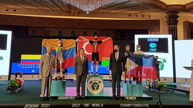 Milli halterci Ezgi Kılıç, yıldızlarda dünya şampiyonu oldu
