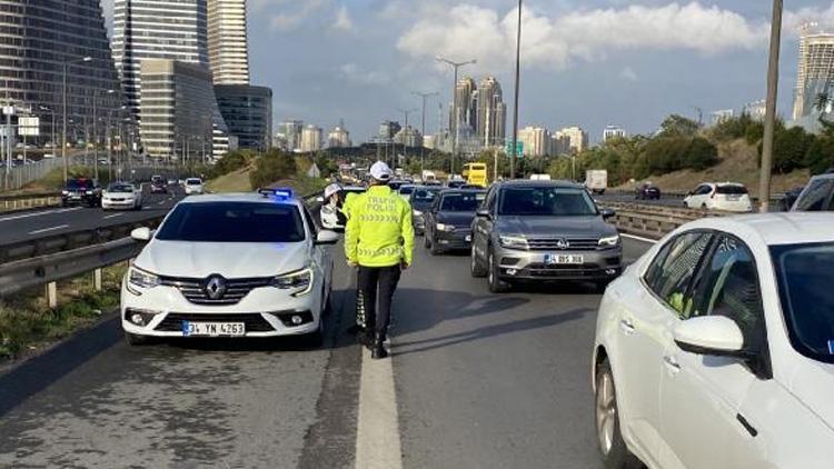 İstanbulda çakarlı araç denetimi