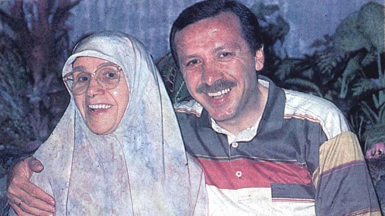 Cumhurbaşkanı Erdoğandan annesinin ölüm yıl dönümünde duygusal paylaşım