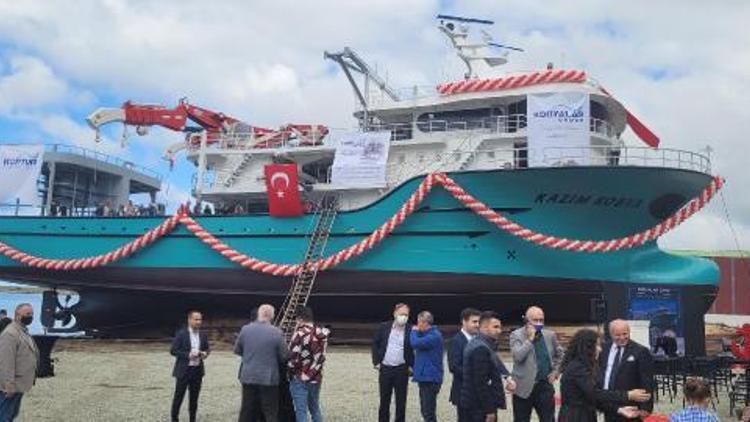 Trabzonda 46 metrelik balıkçı gemisi denize indirildi
