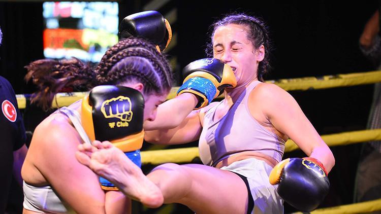 İzmirde FFC Kick Boks şöleni