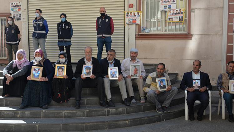 Evlat nöbetindeki baba: HDP ve PKKdan çocuklarımızı istiyoruz