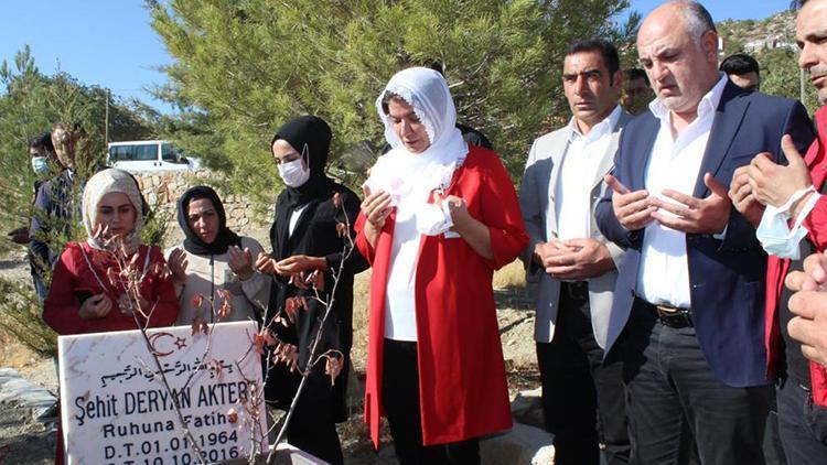 PKK’lı teröristlerin öldürdüğü AK Partili Aktert, mezarı başında anıldı