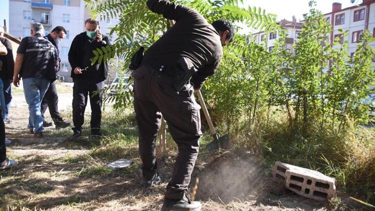 Ceset şüphesi polisleri hareket geçirdi Açılan çukardan...