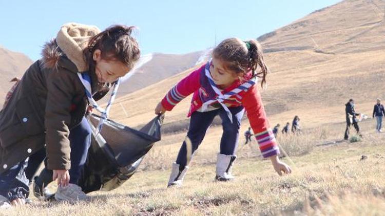 Palandökenden poşet poşet çöp topladılar