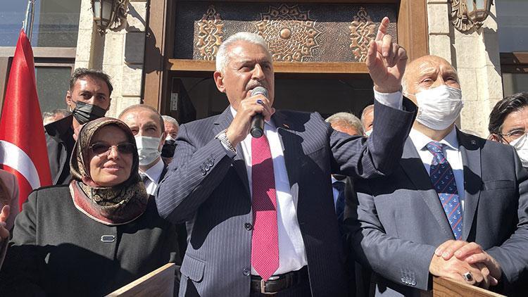 Binali Yıldırım: Gençlere geçmişi değil geleceği vermemiz lazım