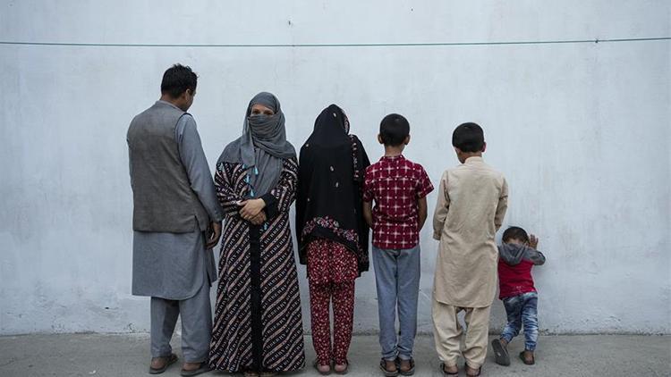 Afganistanda büyük insanlık dramı: Çocuklar açlık yüzünden ölümle burun buruna