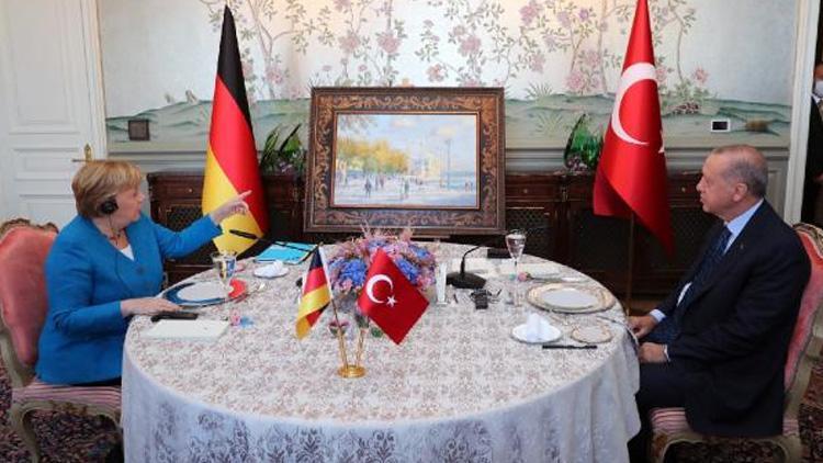 Cumhurbaşkanı Erdoğandan Merkele Ortaköy tablosu