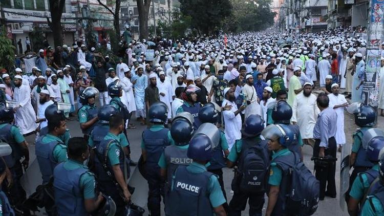 Bangladeş’te Hindu tapınaklarına saldıran yüzlerce kişi gözaltına alındı