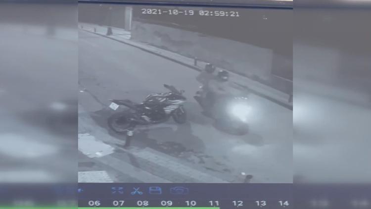 Üsküdarda motosiklet hırsızlığı güvenlik kamerasında