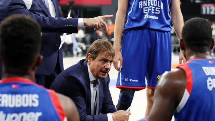 Anadolu Efes, Euroleaguede ilk galibiyet peşinde