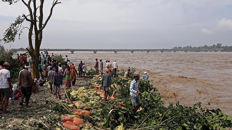 Nepalde bilanço ağırlaşıyor Hayatını kaybedenlerin sayısı 77ye çıktı