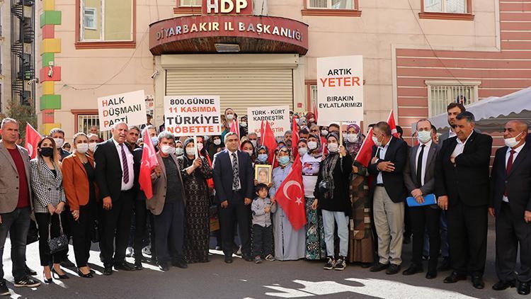 Evlat nöbetindeki aileleri ziyaret eden Kaymakam Karaaslan: Bu mücadele büyük bir mücadeledir