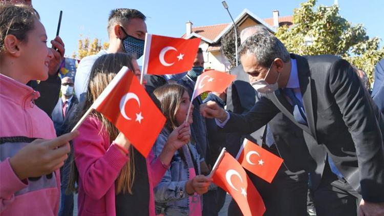 Bakan Özer Kosova’da