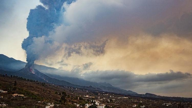 La Palmadaki volkan 33 günde 2 bin 185 binayı kül etti