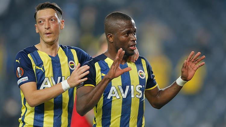 Fenerbahçe-Royal Antwerp maçında Enner Valenciadan iki penaltı Önce kaçırdı, sonra attı ve özür diledi