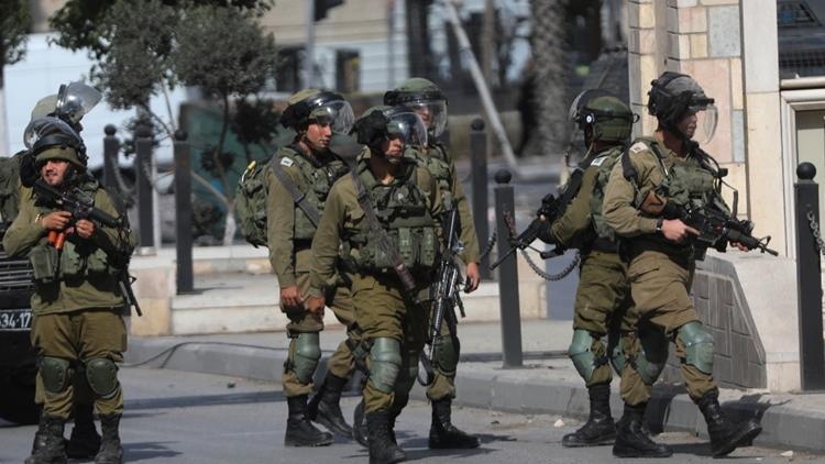 İsrail ikisi çocuk 13 Filistinliyi gözaltına aldı
