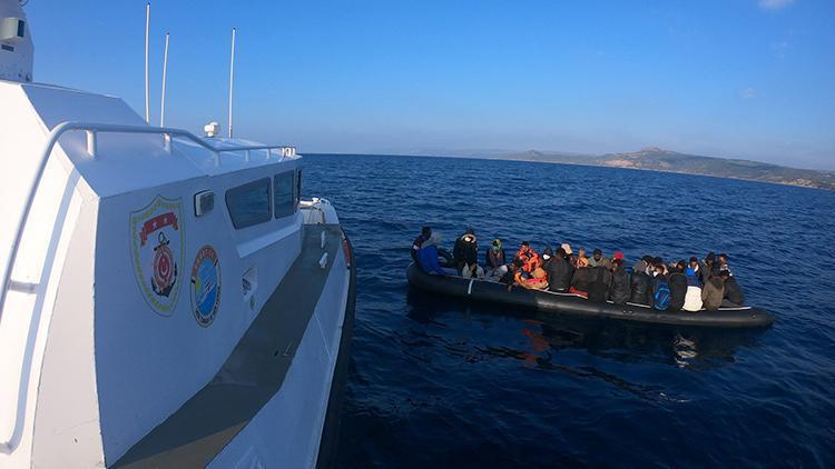 Çanakkale açıklarında 35 kaçak göçmen kurtarıldı