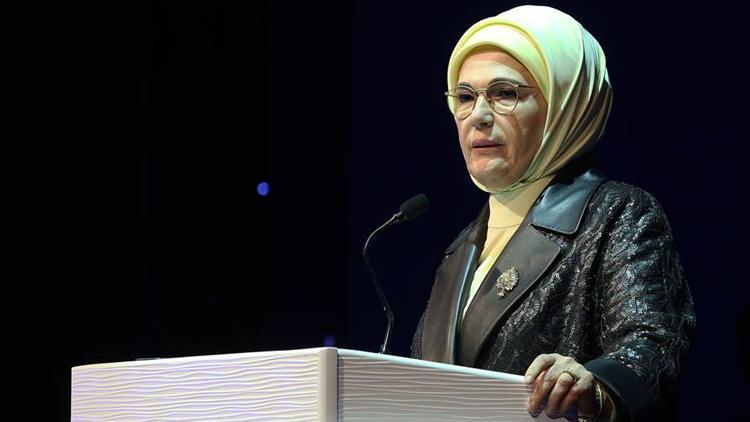 Emine Erdoğandan atık toplayıcılarına destek