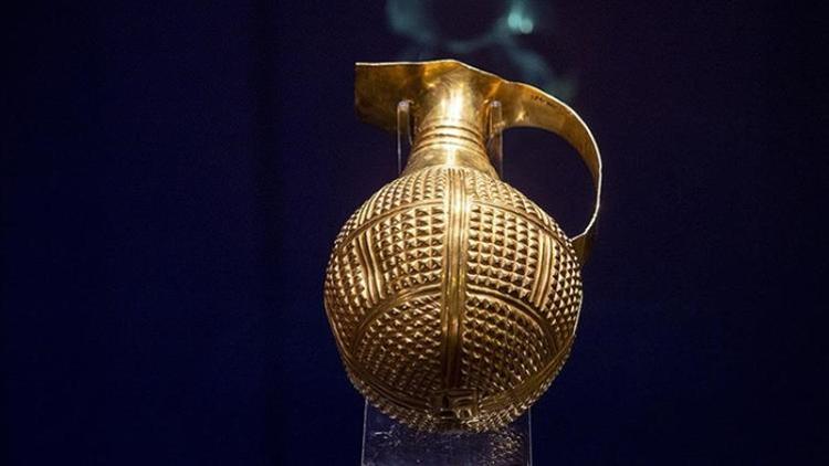 Yaklaşık 4 bin 250 yıllık altın gaga ağızlı testi Türkiyeye iade edildi