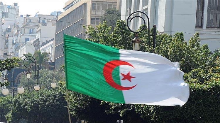 Cezayir Cumhurbaşkanı Danışmanı Şeyhiden Macrona sert tepki