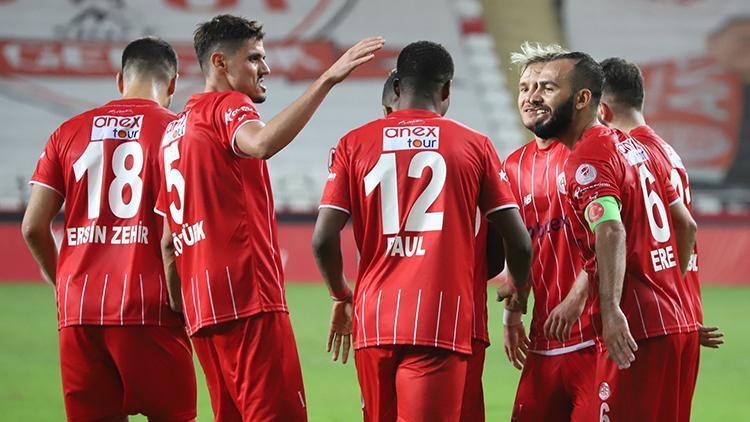 Antalyaspor, Türkiye Kupasında Diyarbekirsporu farklı geçti: 5-0
