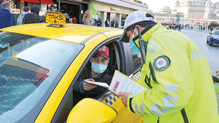 Polisler broşür dağıttı Taksicilere 12 kural