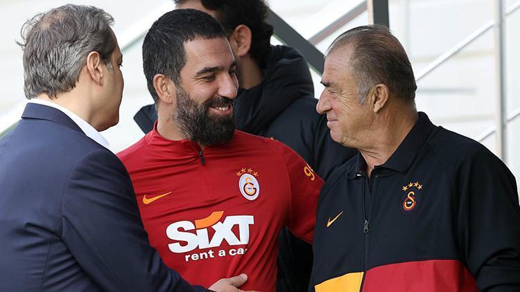 Son Dakika: Galatasaray antrenmanında dikkat çeken kare Burak Elmas, Fatih Terim ve Arda Turan...