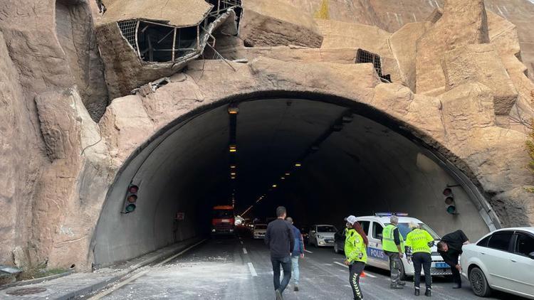 Kopan beton kaplama aracın üzerine düştü