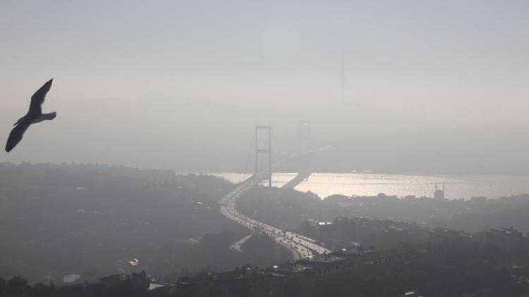 İstanbul Boğazı sis nedeniyle gemi trafiğine kapatıldı