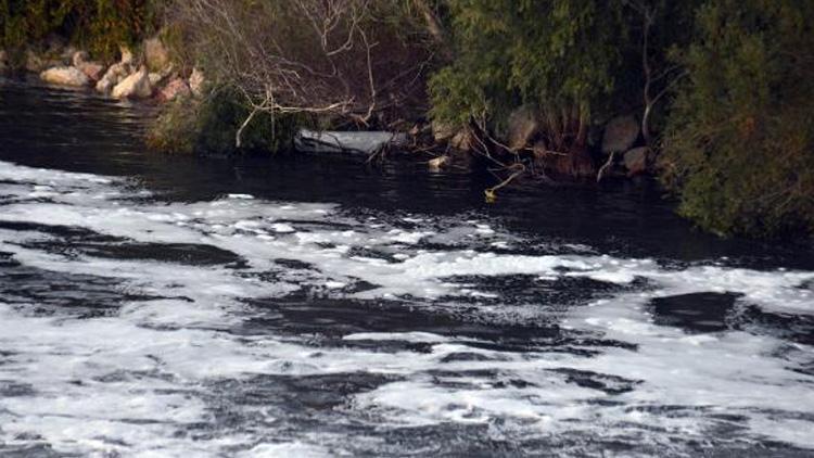 Ceyhan Nehri’nde köpük tedirginliği