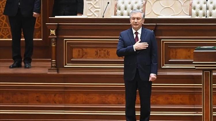 Özbekistanda Mirziyoyev, yemin ederek görevine başladı