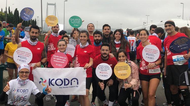 Köy okulları için maratona katıldılar