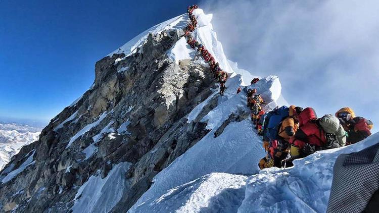 Everestte kaybolan dağcılardan kötü haber: 3 ceset bulundu