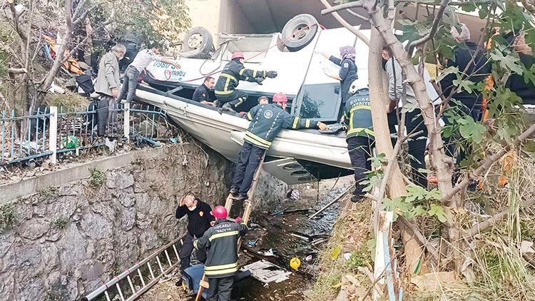 Öğrenci servisi dereye uçtu: 3 ölü 19  yaralı