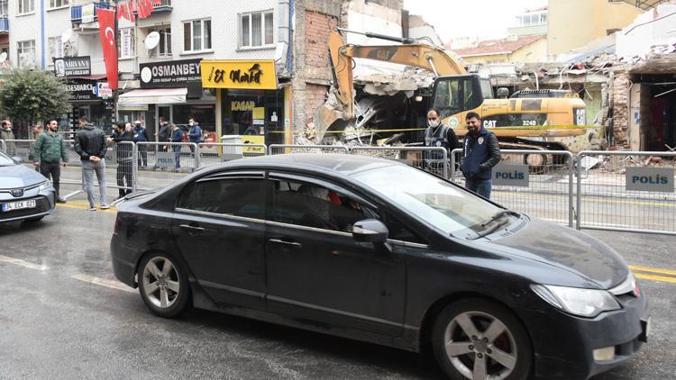 Malatyada çöken binanın bulunduğu cadde trafiğe açıldı