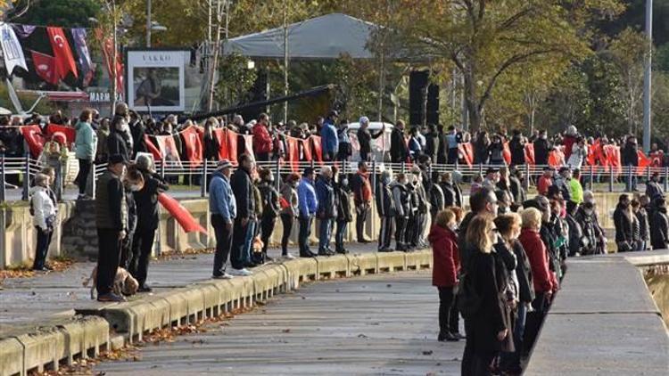 Kadıköy ve Maltepede Ataya saygı zinciri oluşturuldu