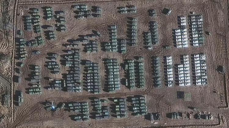 Uydu görüntüleri ortaya çıktı 90 bin asker sınırda bekliyor...