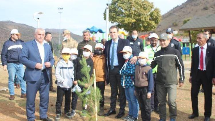 Sasonda 15 Temmuz şehitleri anısına 251 fidan